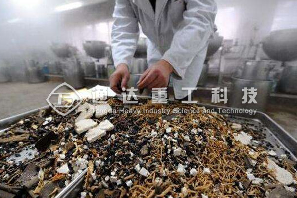 中藥藥渣怎么發(fā)酵有機(jī)肥料?中藥藥渣有機(jī)肥生產(chǎn)線多少錢(qián)一套?
